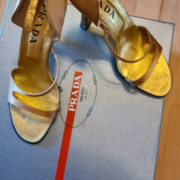 Prada heels - Picture 2 of 3